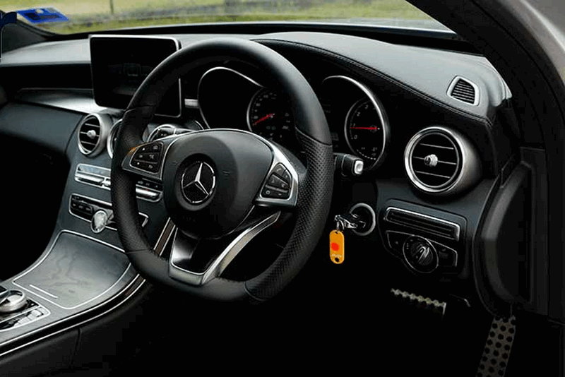 Mercedes C250 trắng sang trọng